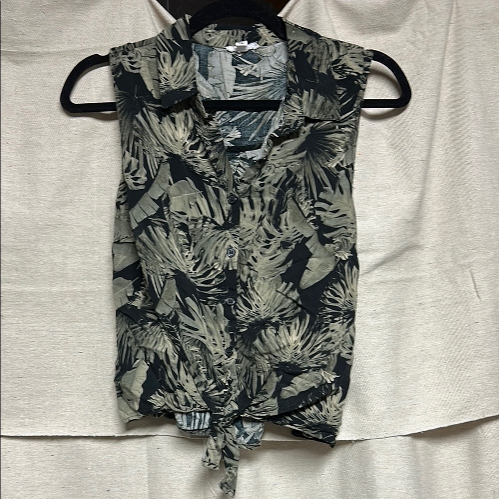 Ardene Black and Green Tropical Prin Sleeveless Button Down Shirt with Tie Front